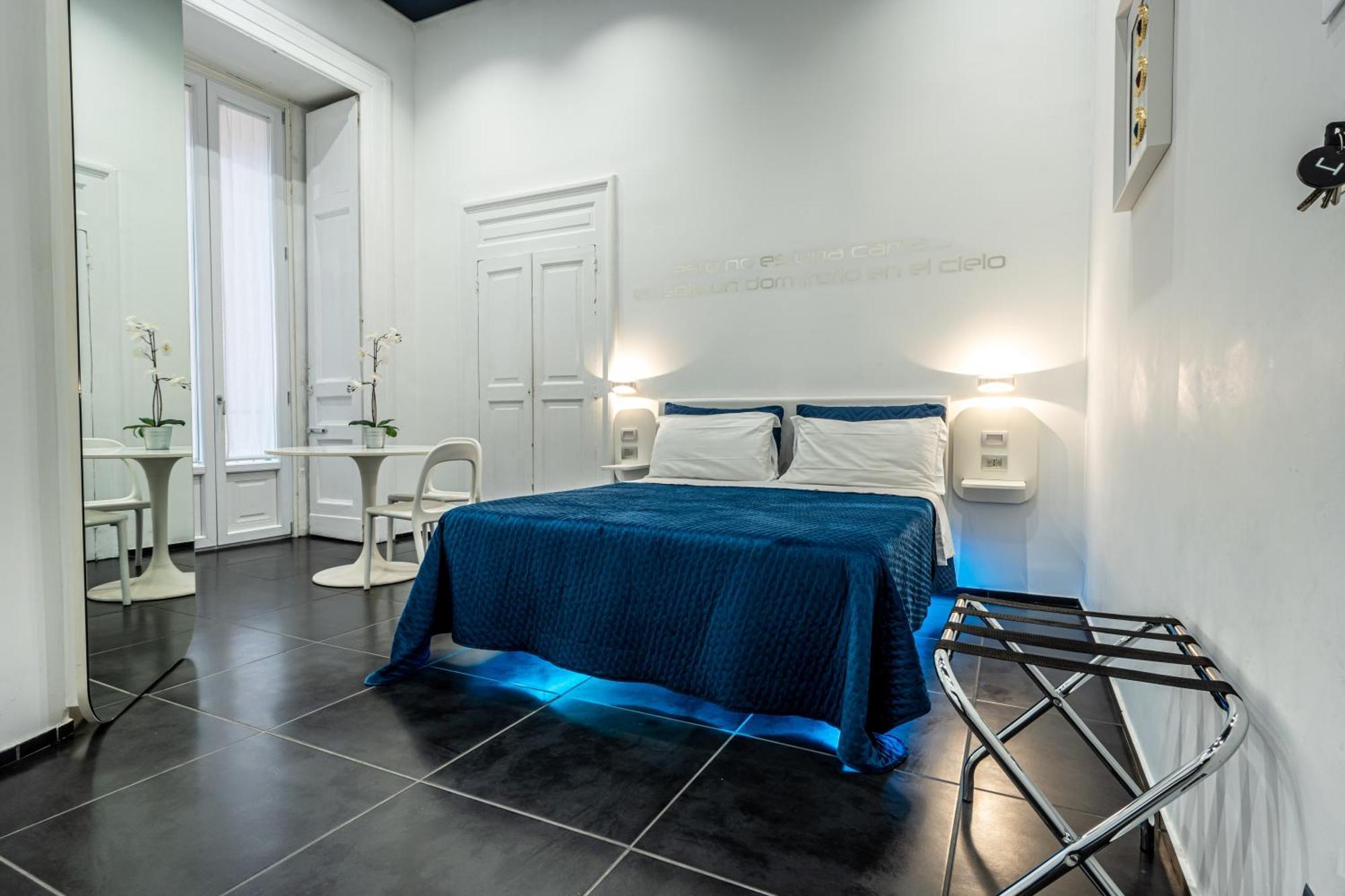 Bed and breakfast Skyhouse Chiatamone 2*