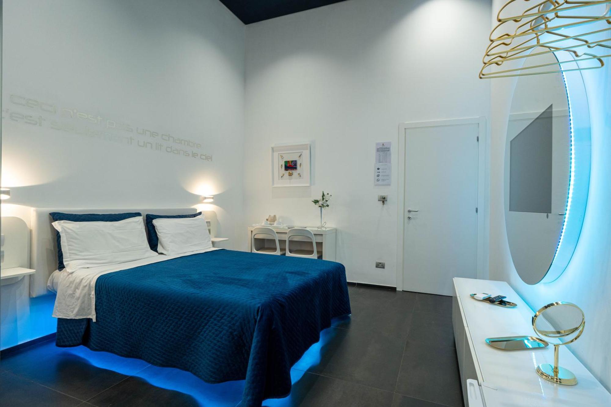 Skyhouse Chiatamone Bed and breakfast 2*